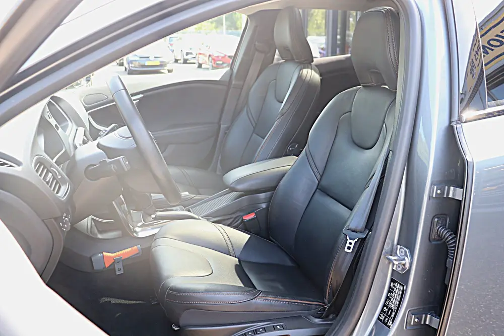 Volvo V40 Cross Country 1.5 T3 Polar+ Luxury (bj 2019) uit 2019, foto 7