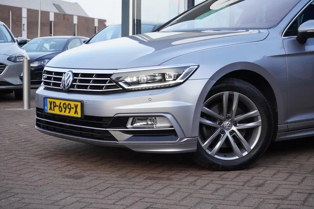 Volkswagen Passat Variant 1.5 TSI Highline Business R-Line | uit 2019, foto 11