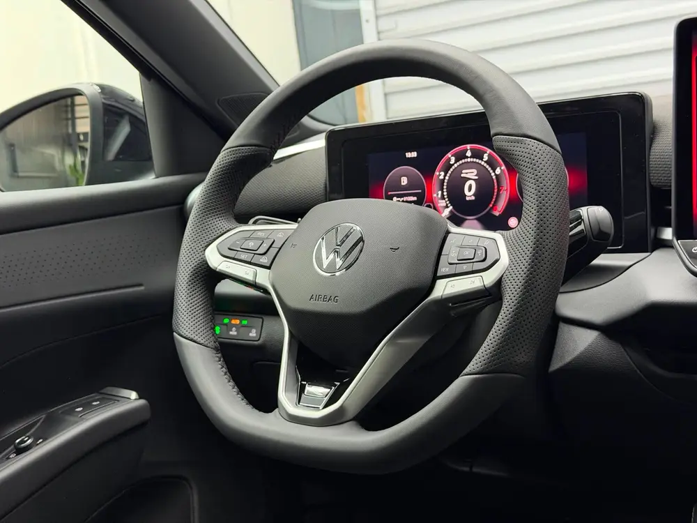 Volkswagen T-Roc 1.5 eTsi R-Line First Edition - Elek. Achte uit 2026, foto 16