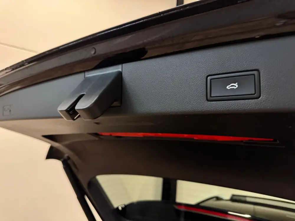 Volkswagen Golf Variant 2.0 4Motion R-LINE PANO KEYLESS' uit 2023, foto 16