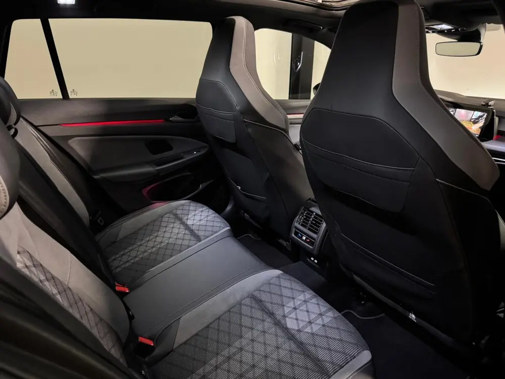 Volkswagen Golf Variant 2.0 4Motion R-LINE PANO KEYLESS' uit 2023, foto 17