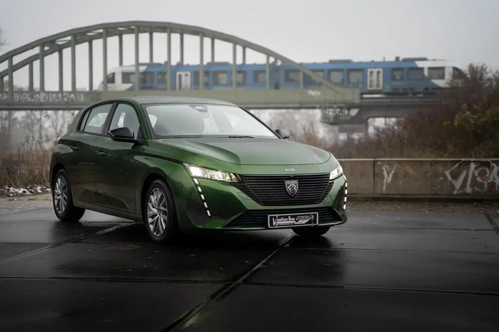 Peugeot 308 1.2 PureTech Active Pack Business Navi Cli uit 2022, foto 2