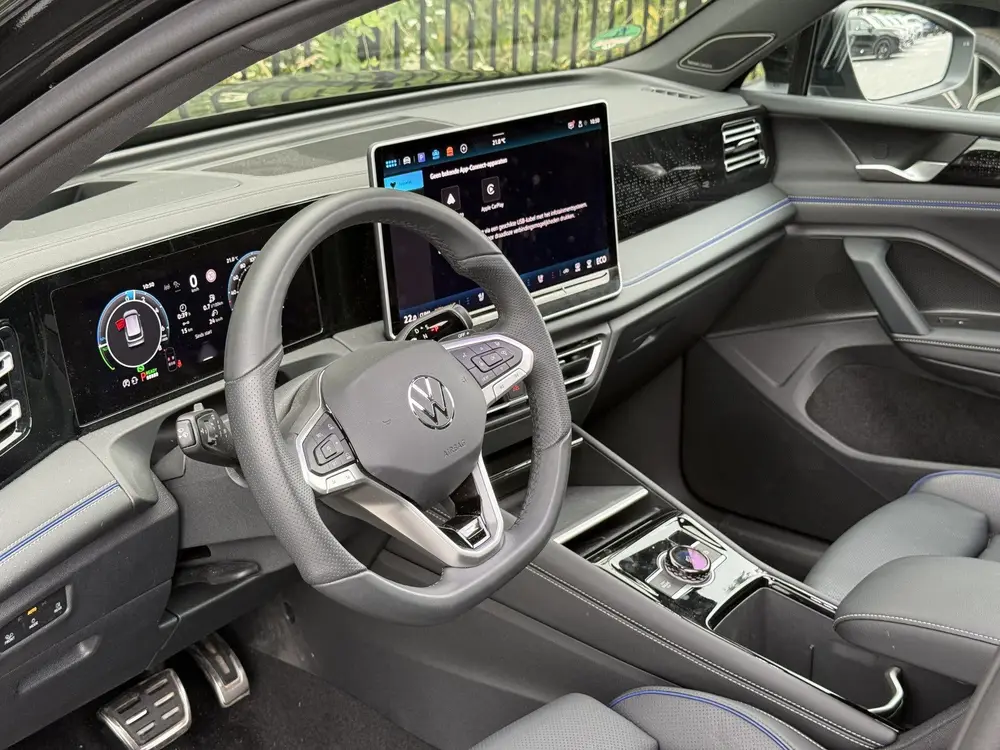 Volkswagen Tiguan 1.5 eHybrid R-Line | Leer | H&K | Trekhaak uit 2025, foto 2