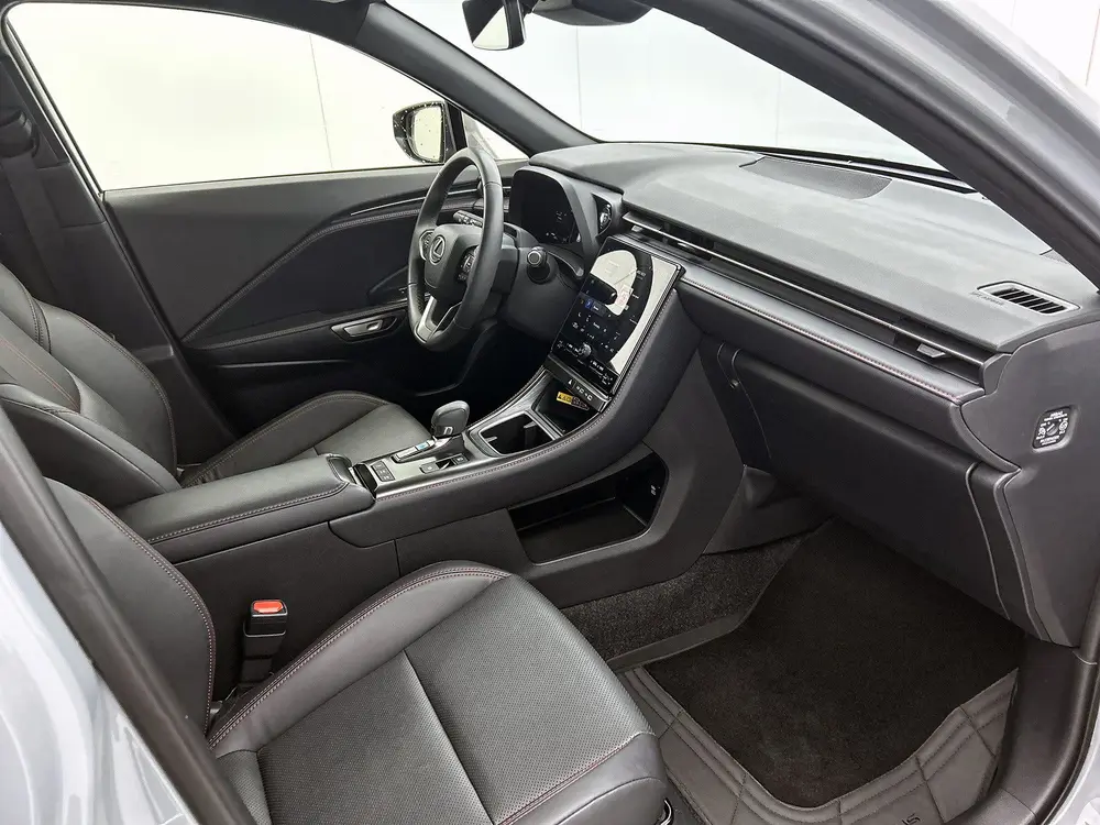 Lexus LBX Elegant 2WD uit 2024, foto 6