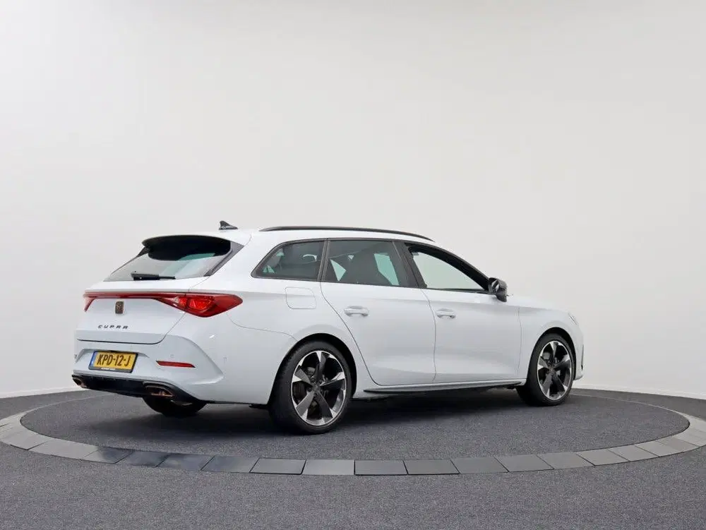 Cupra Leon 1.4 e-Hybrid Business uit 2024, foto 2