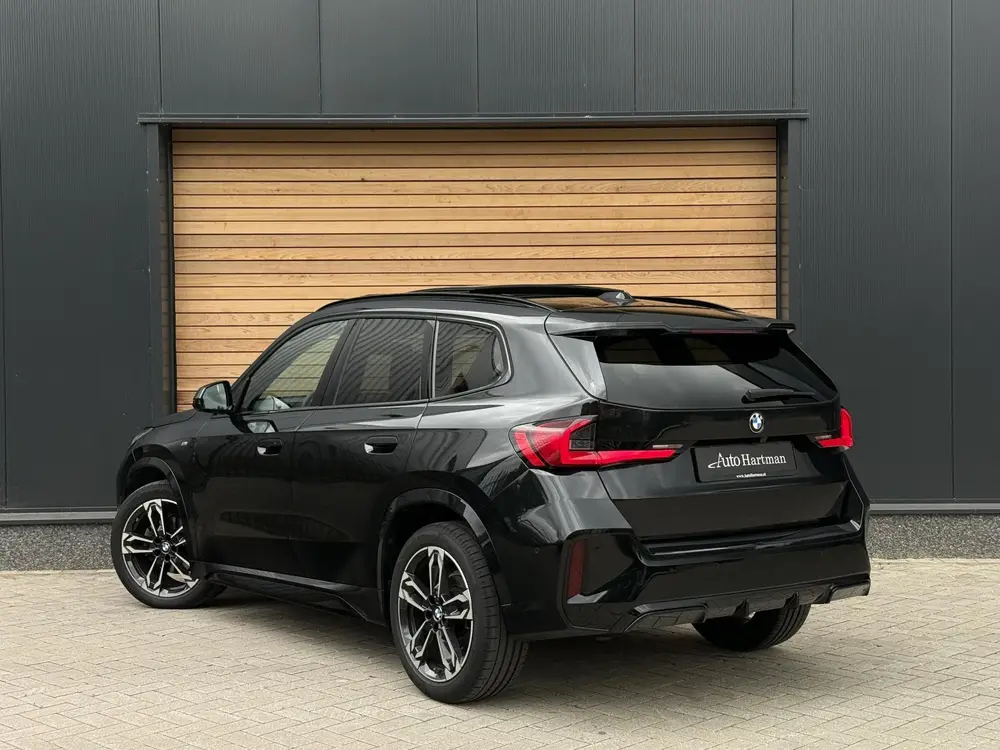 BMW X1 sDrive18i M-sport PANO uit 2022, foto 3