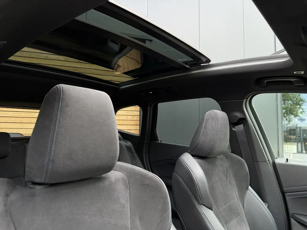 BMW X1 sDrive18i M-sport PANO uit 2022, foto 8