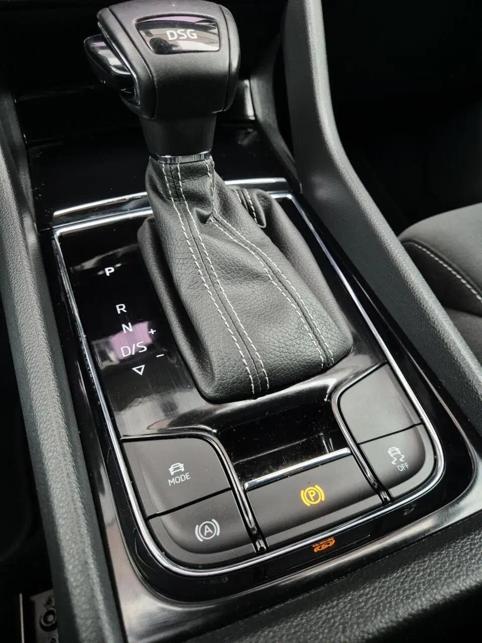 Skoda Karoq 1.5 TSI ACT Sportline Business Virtual uit 2020, foto 18