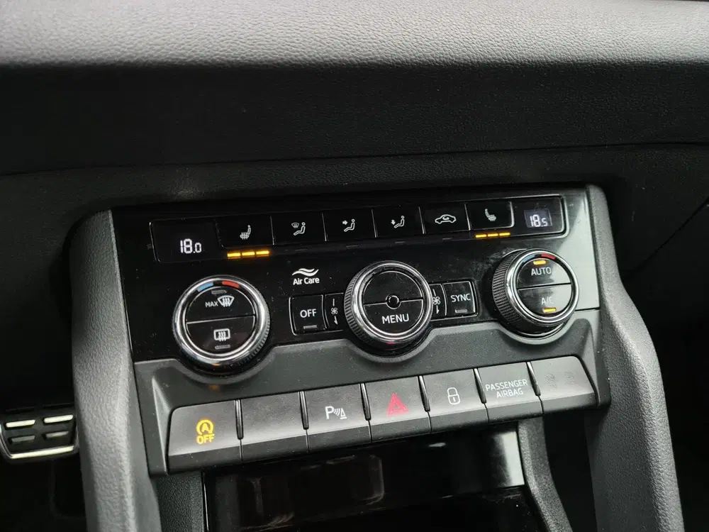 Skoda Karoq 1.5 TSI ACT Sportline Business Virtual uit 2020, foto 19