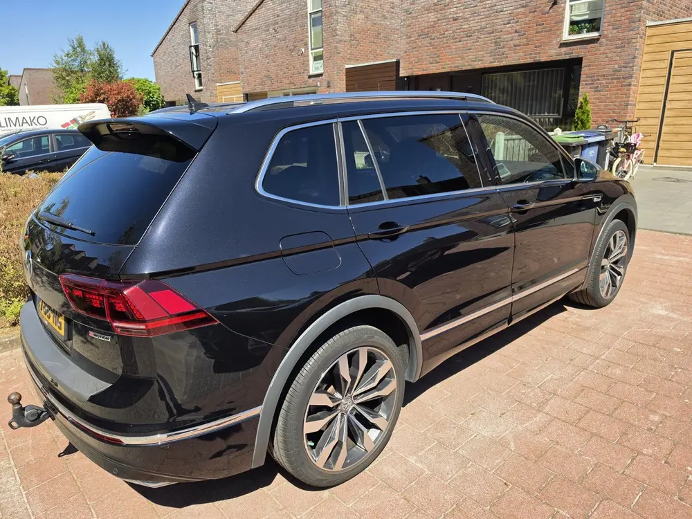 Volkswagen Tiguan Allspace Tiguan 2.0 TSI 220pk 4MOTION 7-DSG 2019 Zwart uit 2019, foto 3