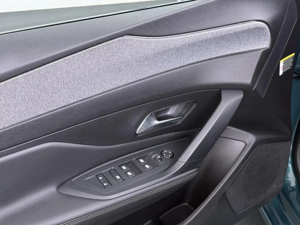 Peugeot 308 1.6 Plug-in Hybrid 180 Allure PHEV uit 2023, foto 15