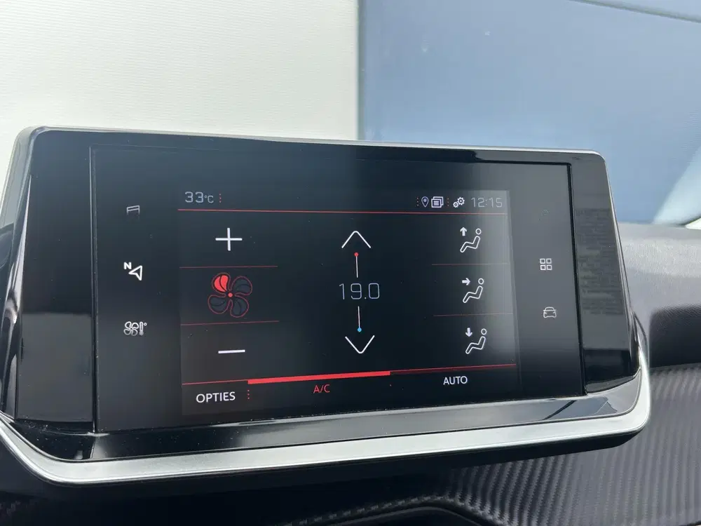 Peugeot 2008 1.2 PureTech Allure uit 2021, foto 12