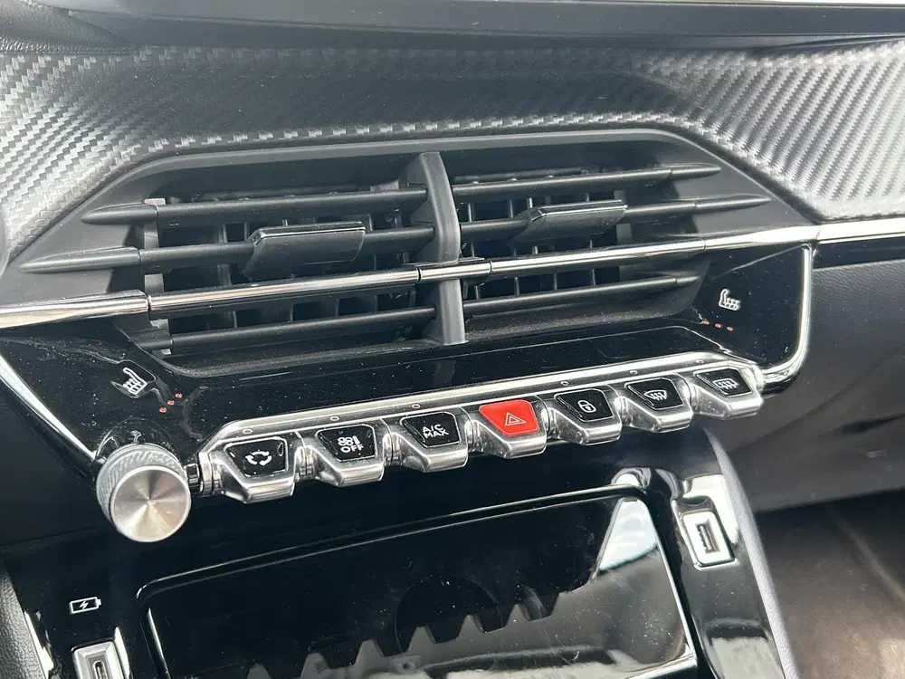 Peugeot 2008 1.2 PureTech Allure uit 2021, foto 16