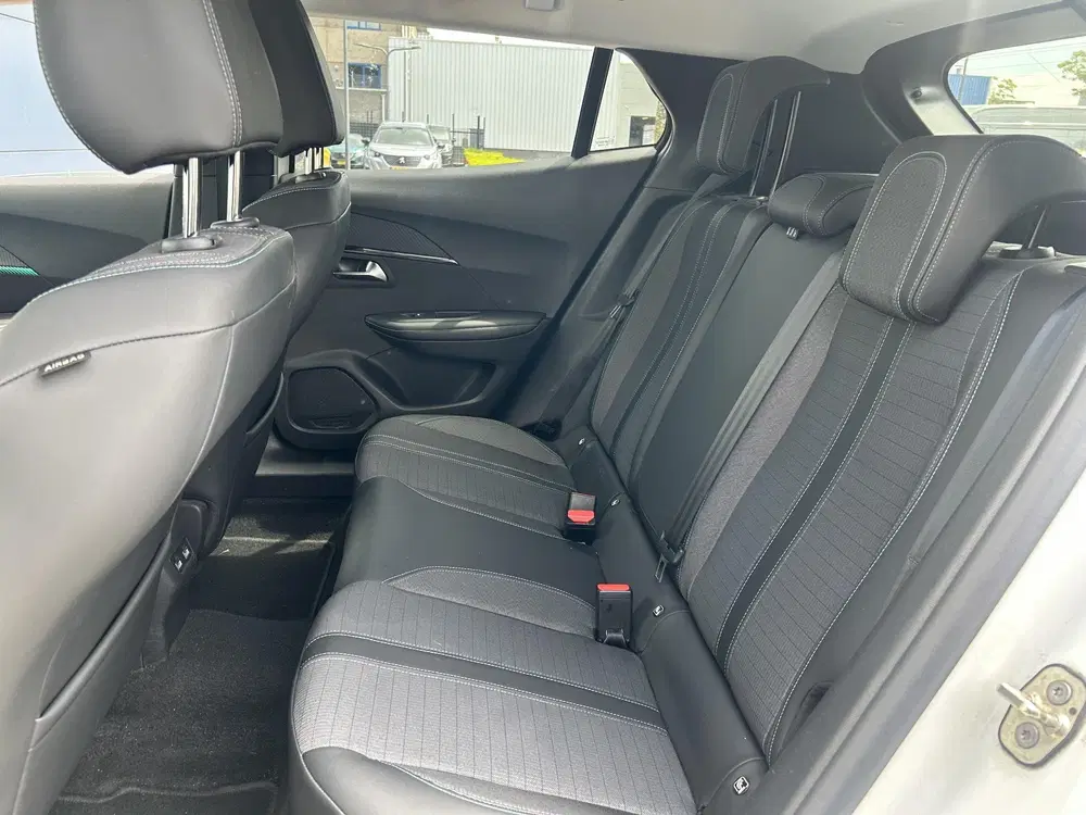 Peugeot 2008 1.2 PureTech Allure uit 2021, foto 20