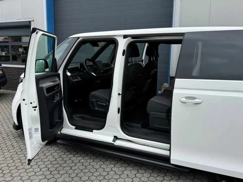 Volkswagen ID. Buzz 1st 77kWh | Red Accent pakket | IQ Light uit 2023, foto 12