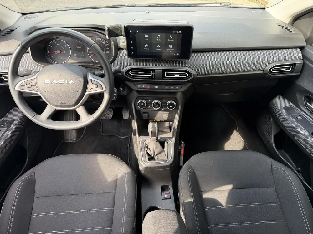 Dacia Sandero 1.0 TCe 90 Journey uit 2024, foto 2