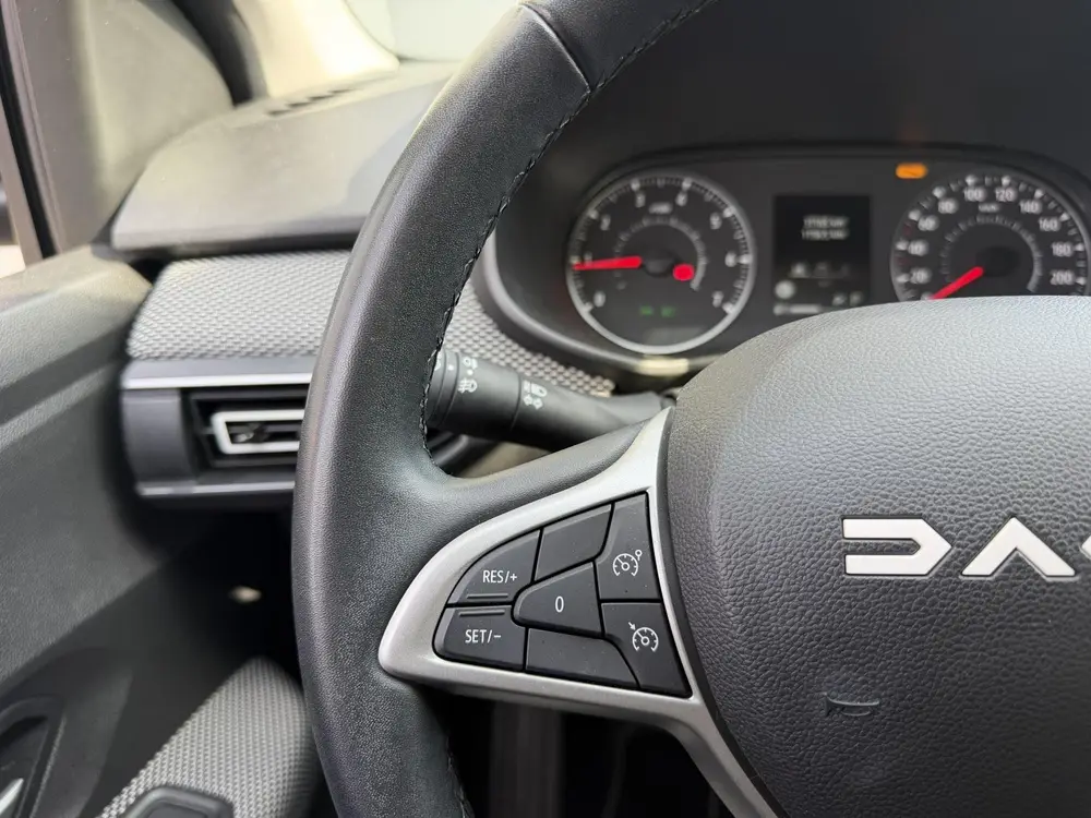 Dacia Sandero 1.0 TCe 90 Journey uit 2024, foto 9
