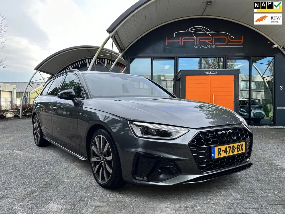 Audi A4 35 TFSI S edition Competition 1e EIG NL-Au uit 2022