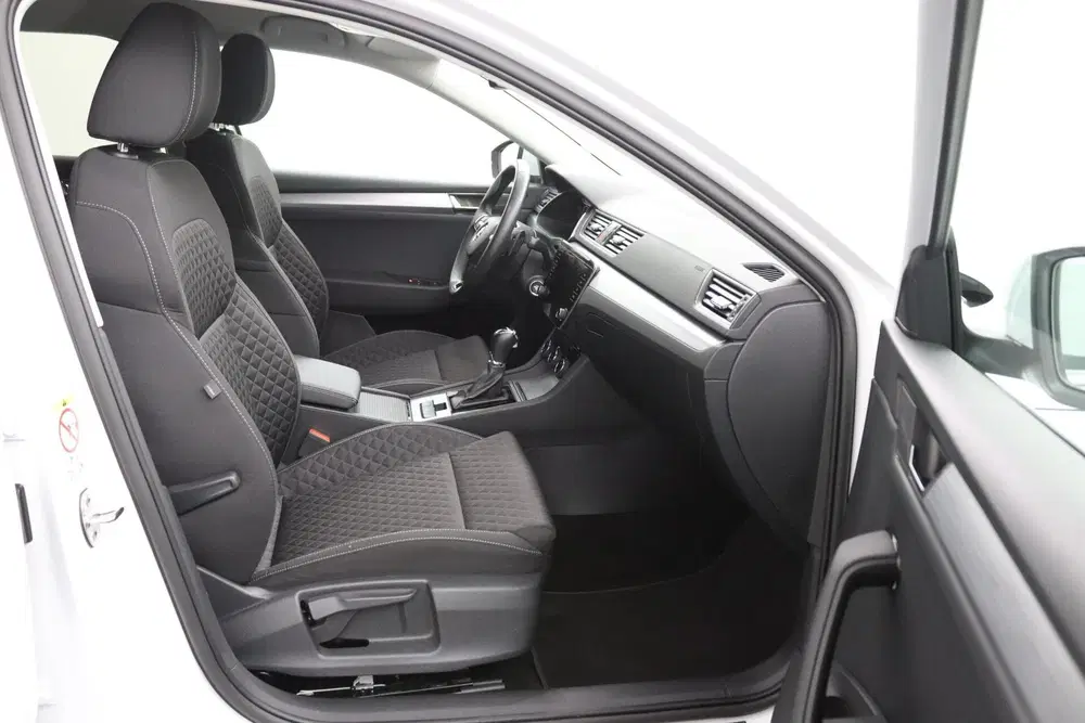 Skoda Superb 1.5 TSI Business Edition DSG uit 2024, foto 16