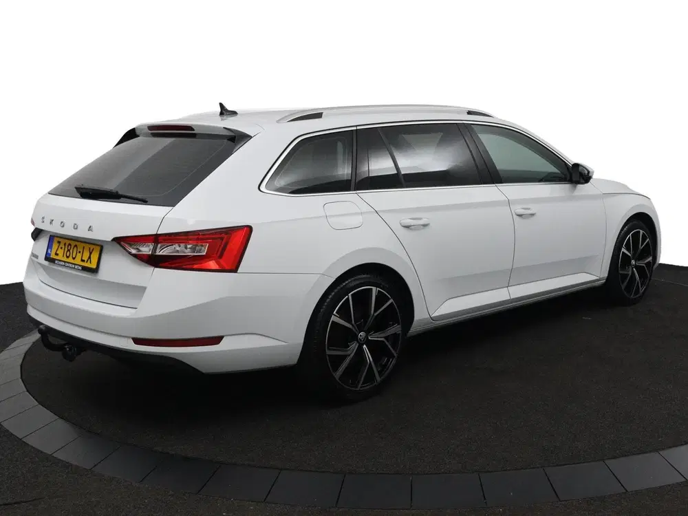 Skoda Superb 1.5 TSI Business Edition DSG uit 2024, foto 2