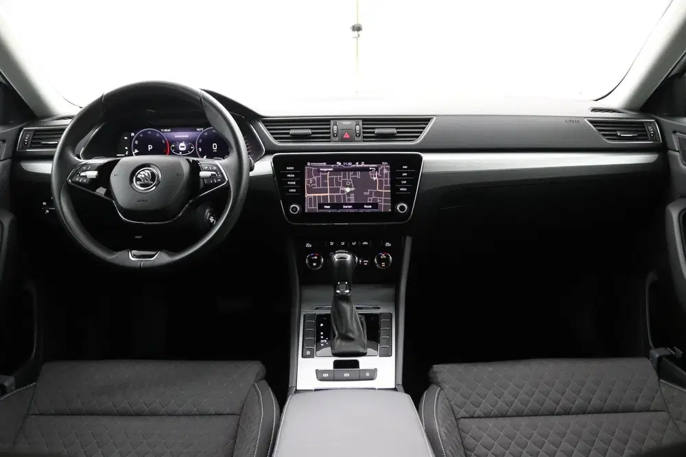 Skoda Superb 1.5 TSI Business Edition DSG uit 2024, foto 3