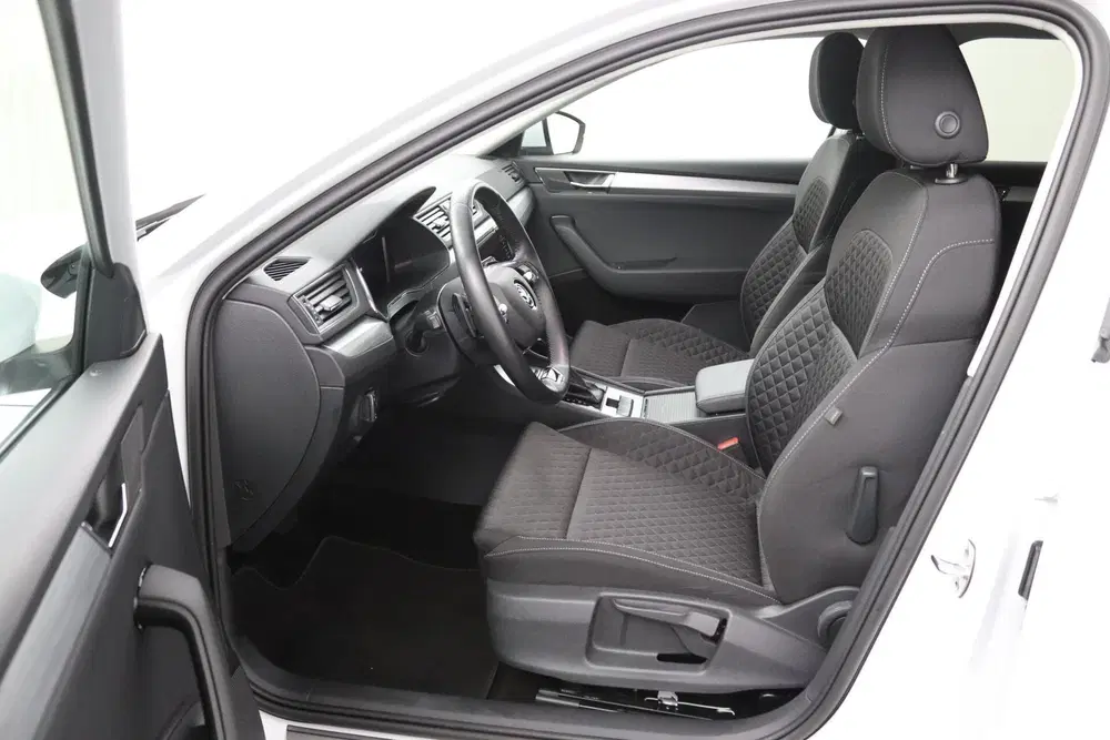 Skoda Superb 1.5 TSI Business Edition DSG uit 2024, foto 4