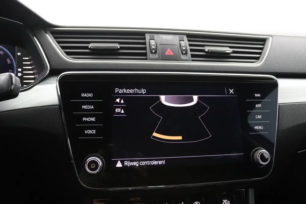Skoda Superb 1.5 TSI Business Edition DSG uit 2024, foto 8