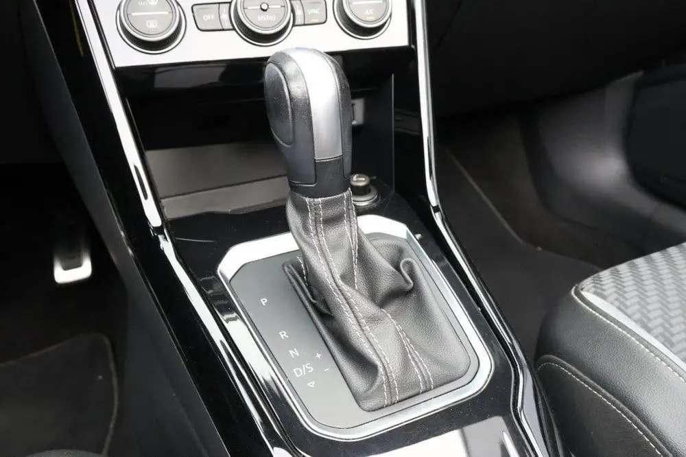 Volkswagen T-Roc Cabrio 1.5 TSI R-LINE Automaat / Edition BL uit 2021, foto 17