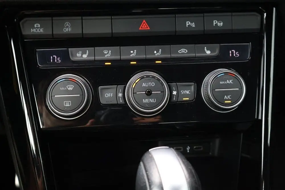 Volkswagen T-Roc Cabrio 1.5 TSI R-LINE Automaat / Edition BL uit 2021, foto 4