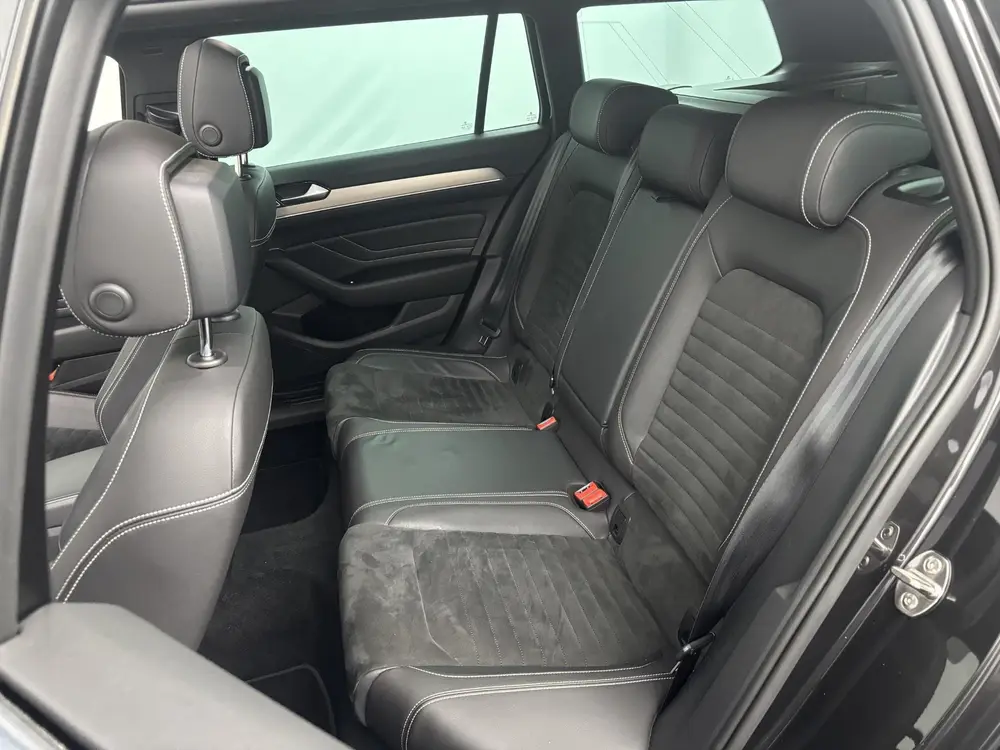 Volkswagen Passat Variant 1.5 TSI 150pk DSG R-Line Business uit 2021, foto 11