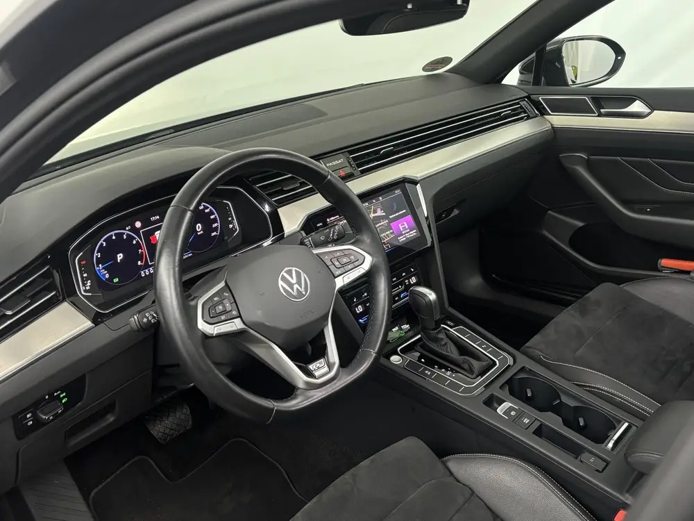 Volkswagen Passat Variant 1.5 TSI 150pk DSG R-Line Business uit 2021, foto 12