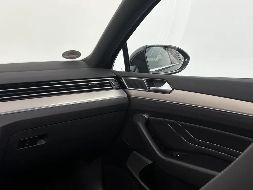 Volkswagen Passat Variant 1.5 TSI 150pk DSG R-Line Business uit 2021, foto 13