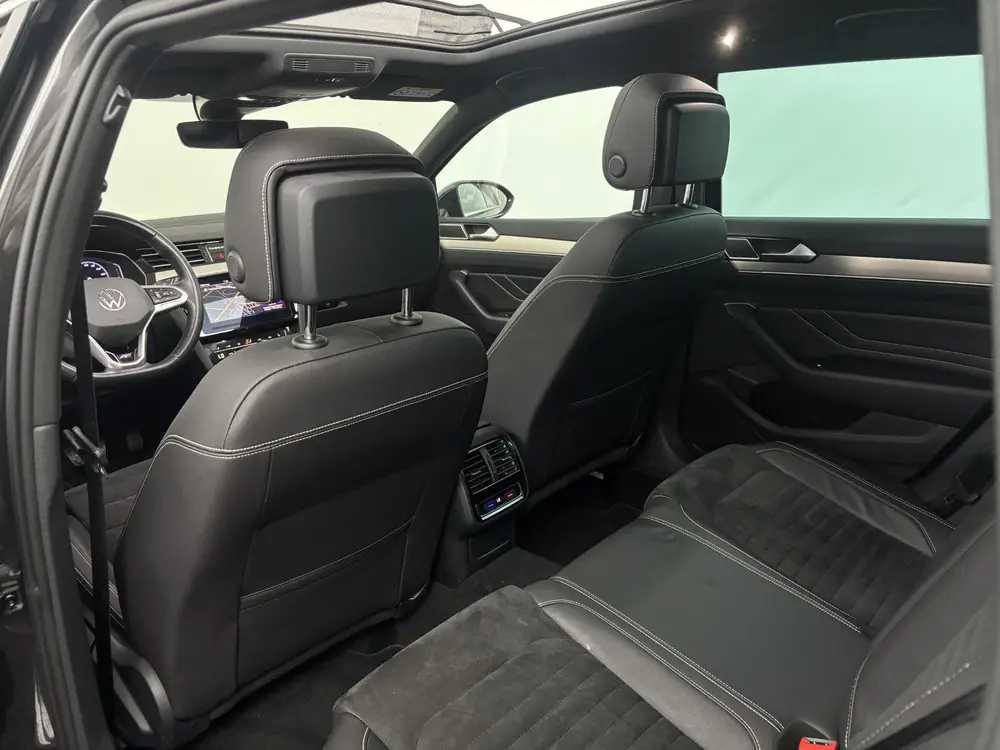 Volkswagen Passat Variant 1.5 TSI 150pk DSG R-Line Business uit 2021, foto 14