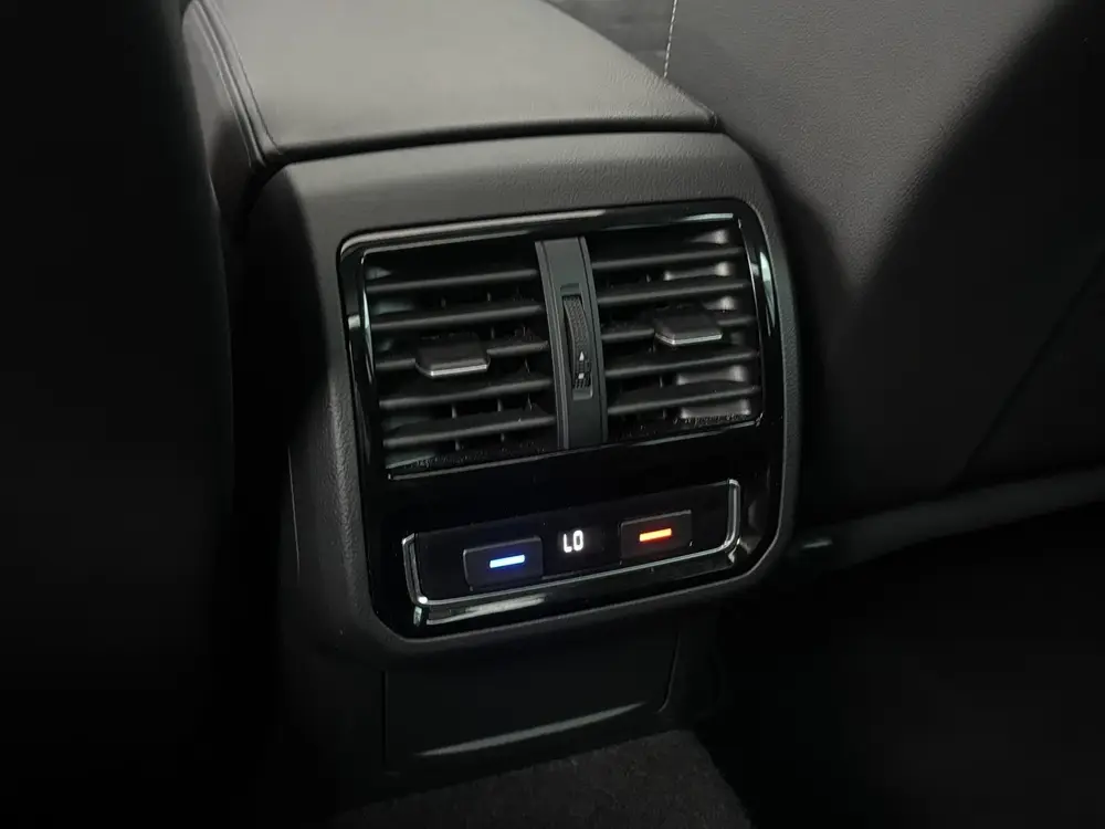 Volkswagen Passat Variant 1.5 TSI 150pk DSG R-Line Business uit 2021, foto 15