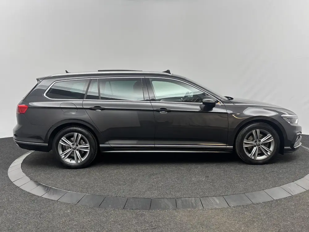 Volkswagen Passat Variant 1.5 TSI 150pk DSG R-Line Business uit 2021, foto 18