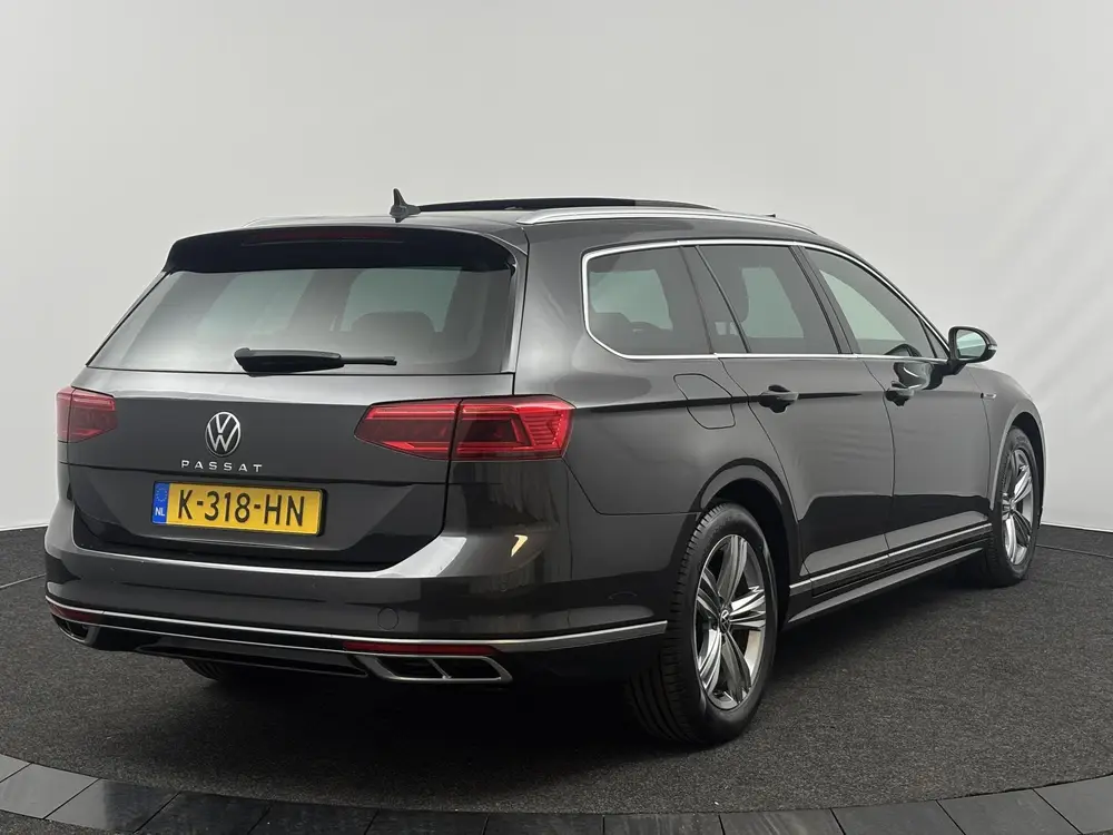 Volkswagen Passat Variant 1.5 TSI 150pk DSG R-Line Business uit 2021, foto 2