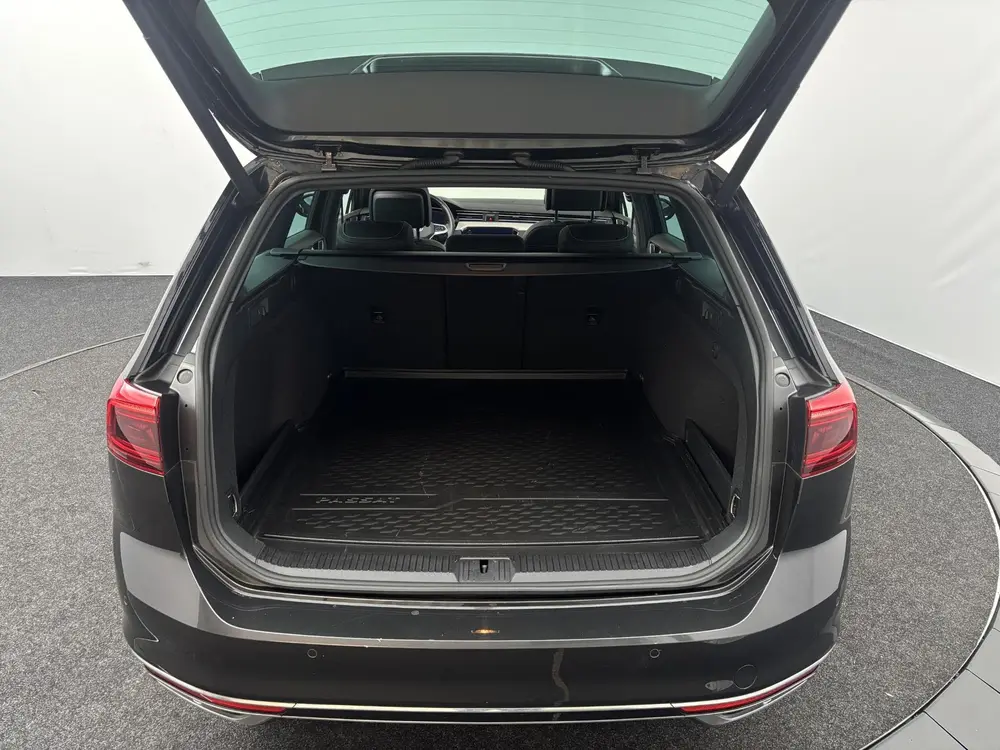 Volkswagen Passat Variant 1.5 TSI 150pk DSG R-Line Business uit 2021, foto 20
