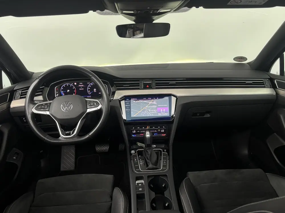 Volkswagen Passat Variant 1.5 TSI 150pk DSG R-Line Business uit 2021, foto 3