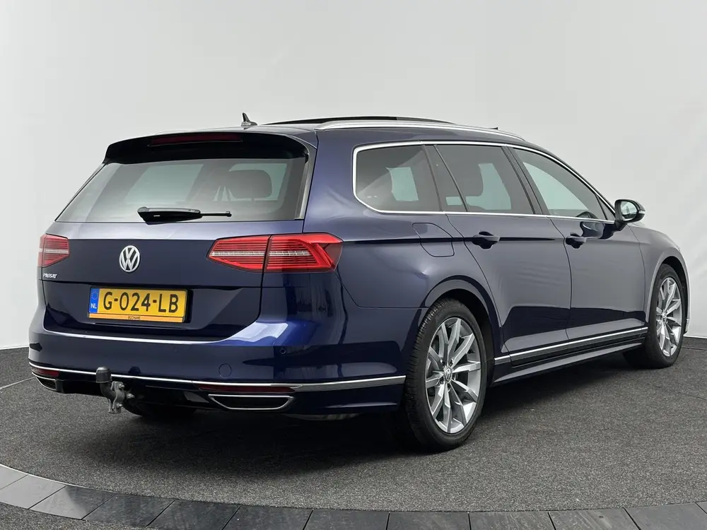 Volkswagen Passat Variant 1.5 TSI 150pk DSG R-Line Business uit 2019, foto 2