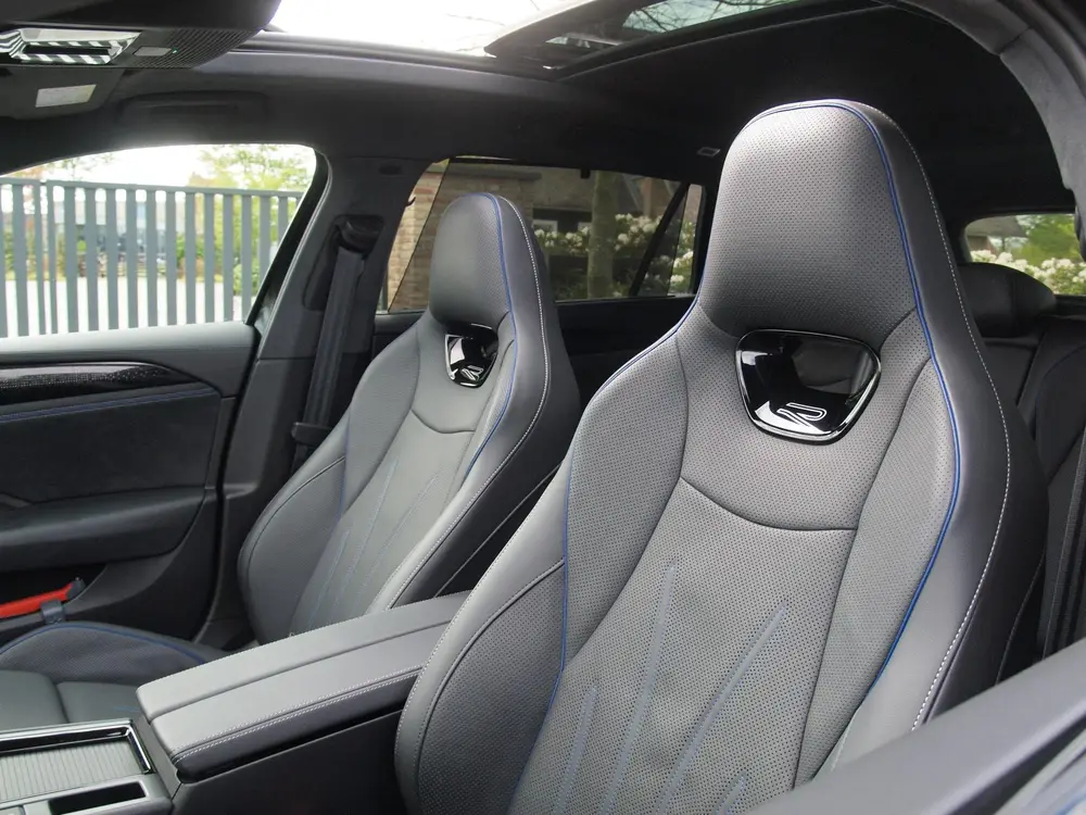 Volkswagen Passat Variant 1.5 eHybrid R-Line Edition | Panor uit 2024, foto 18