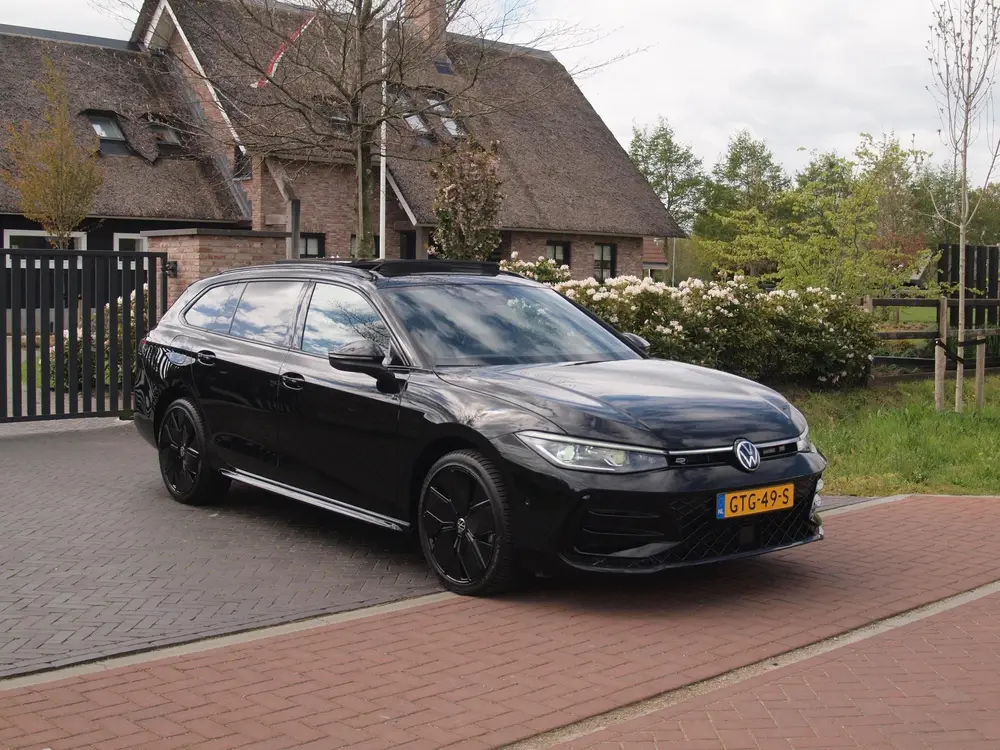 Volkswagen Passat Variant 1.5 eHybrid R-Line Edition | Panor uit 2024, foto 6