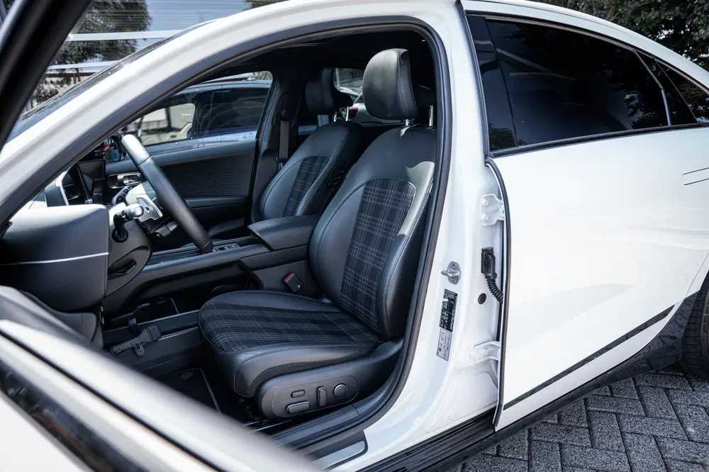 Hyundai IONIQ First Edition AWD 77.4 kWh uit 2023, foto 11