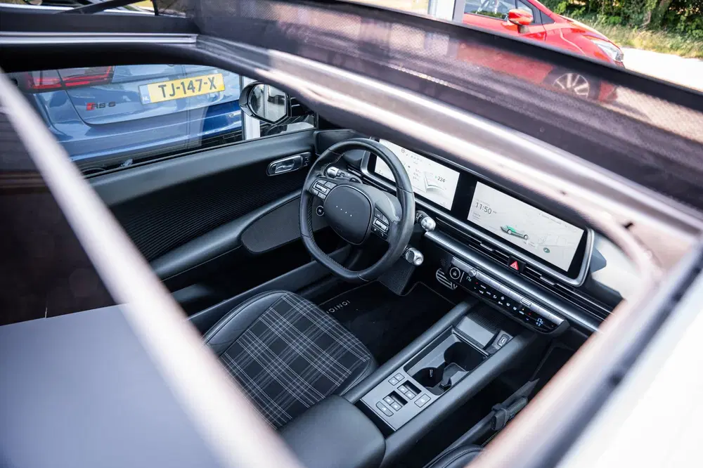 Hyundai IONIQ First Edition AWD 77.4 kWh uit 2023, foto 2