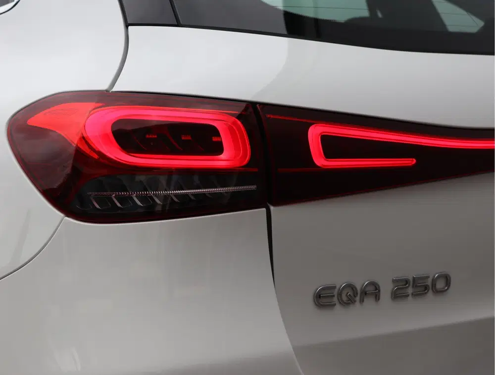 Mercedes-Benz EQA 250 67 kWh uit 2021, foto 16