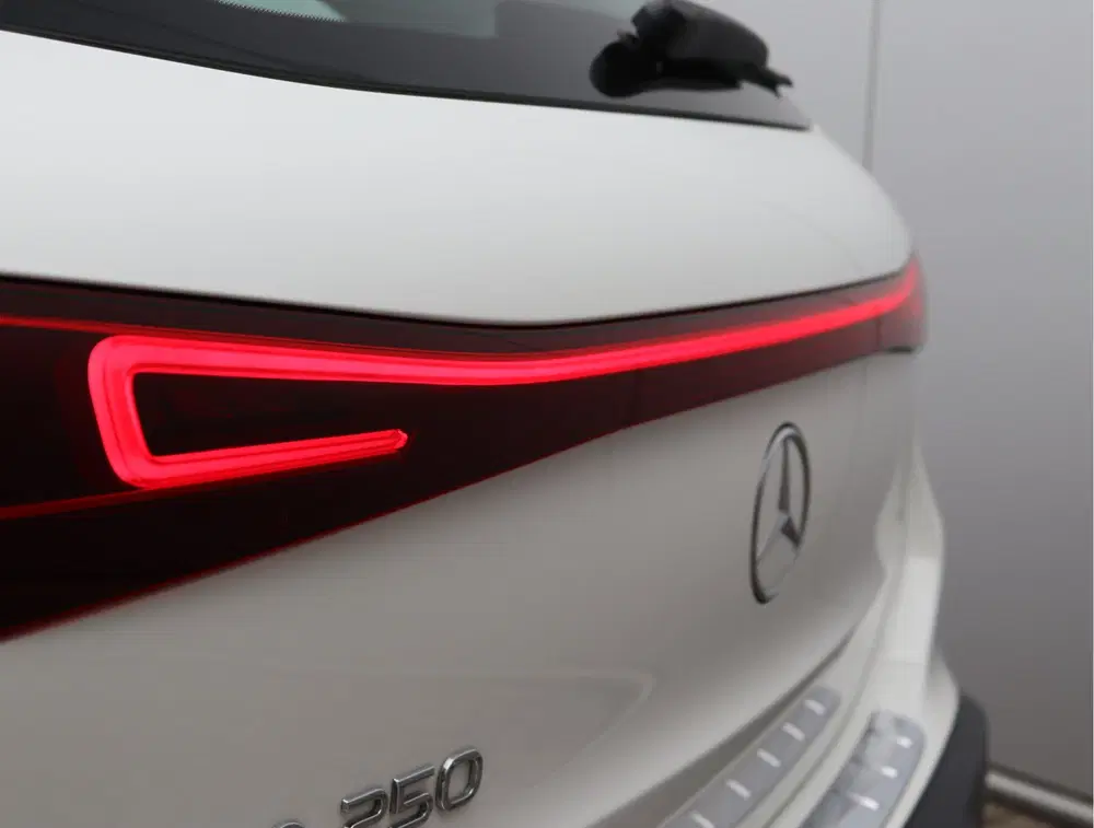 Mercedes-Benz EQA 250 67 kWh uit 2021, foto 17