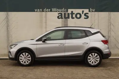 SEAT Arona 1.0 TSI Style -NAVI-LED-DIGI-ECC-PDC- (bj uit 2024