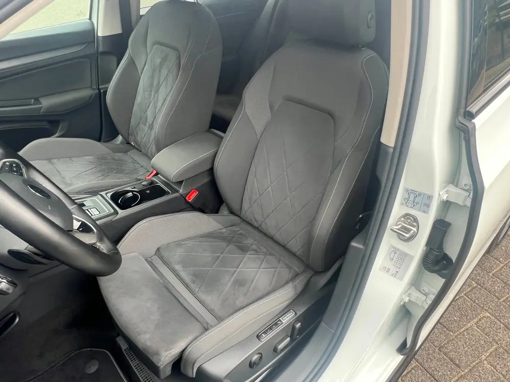 Volkswagen Golf 8 1.5 eTSI R-Line 7-DSG LED CARPLAYY uit 2022, foto 14