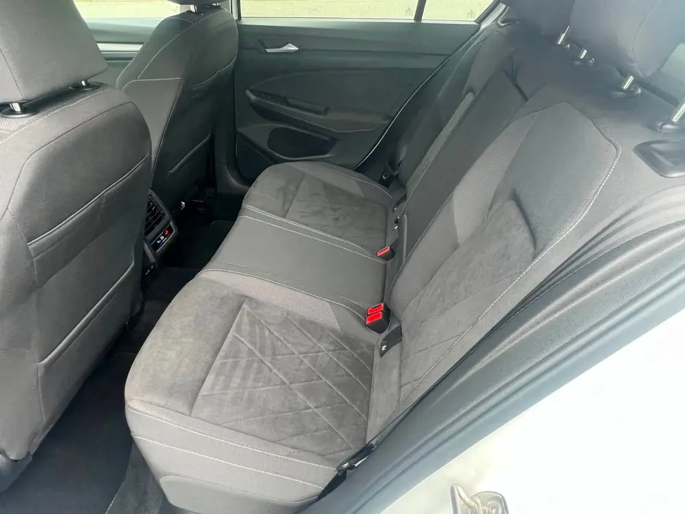 Volkswagen Golf 8 1.5 eTSI R-Line 7-DSG LED CARPLAYY uit 2022, foto 15
