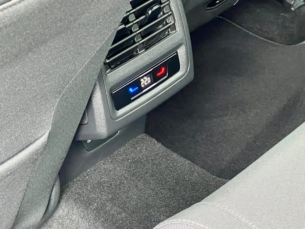 Volkswagen Golf 8 1.5 eTSI R-Line 7-DSG LED CARPLAYY uit 2022, foto 16
