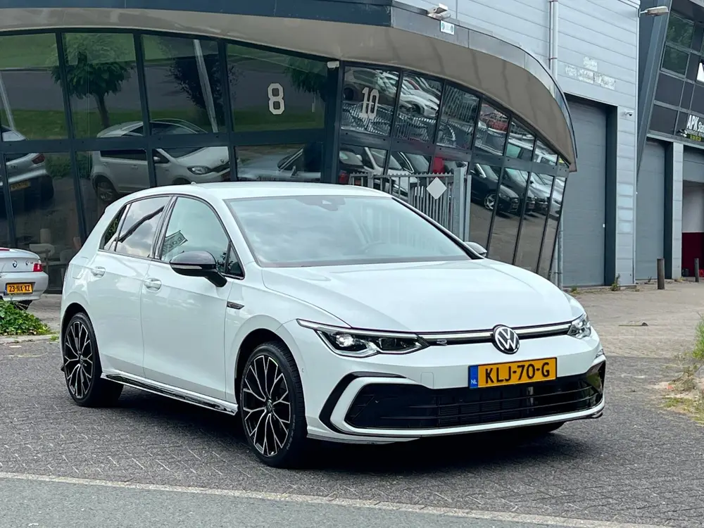 Volkswagen Golf 8 1.5 eTSI R-Line 7-DSG LED CARPLAYY uit 2022, foto 8